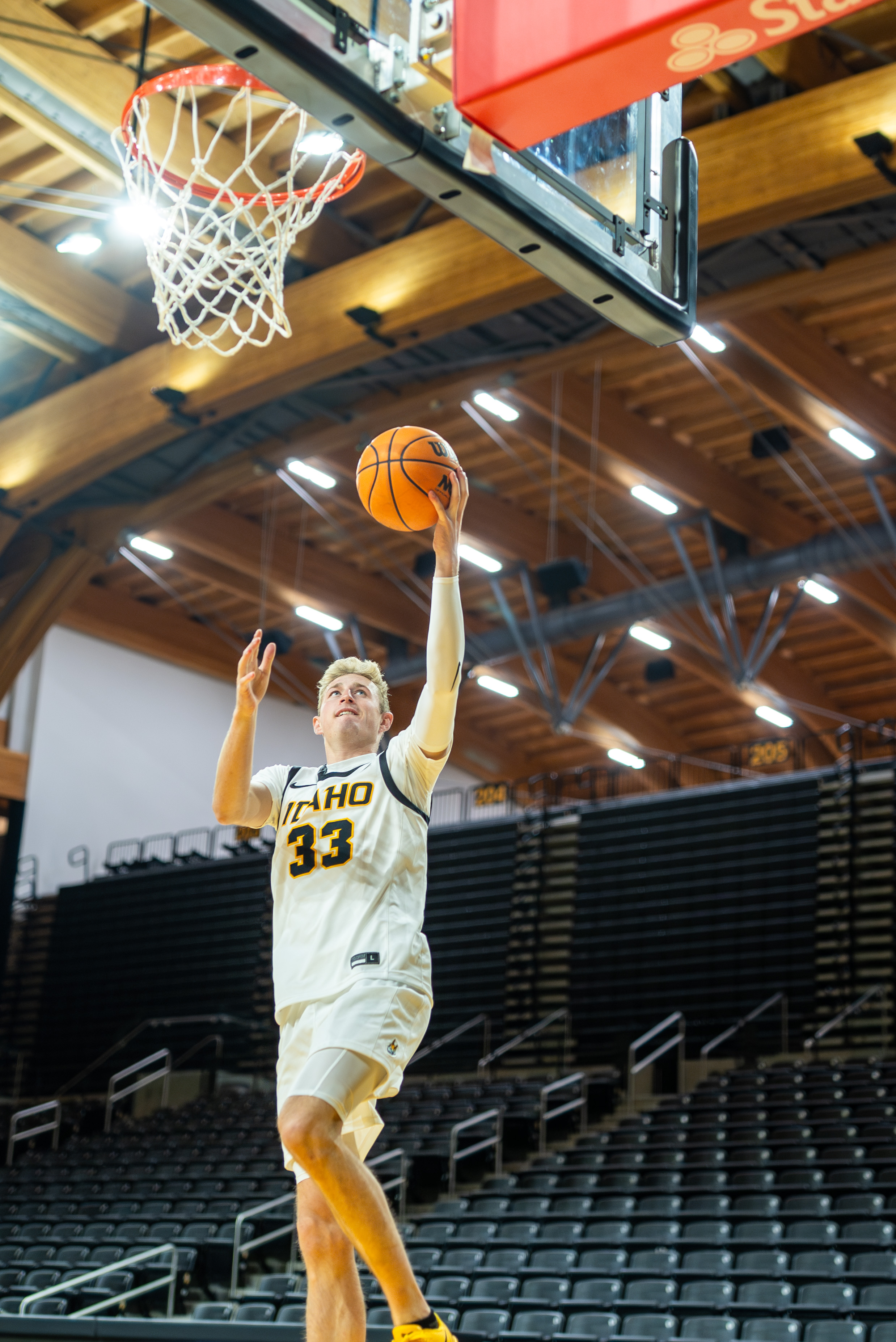 Gritman x UI basketball crowd energy